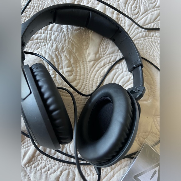 NWOT Sennheiser HD 200 Pro Professional Monitoring Headphone Black - Picture 2 of 4